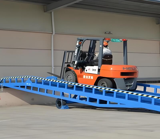利国镇移动式卸货平台（叉车用）